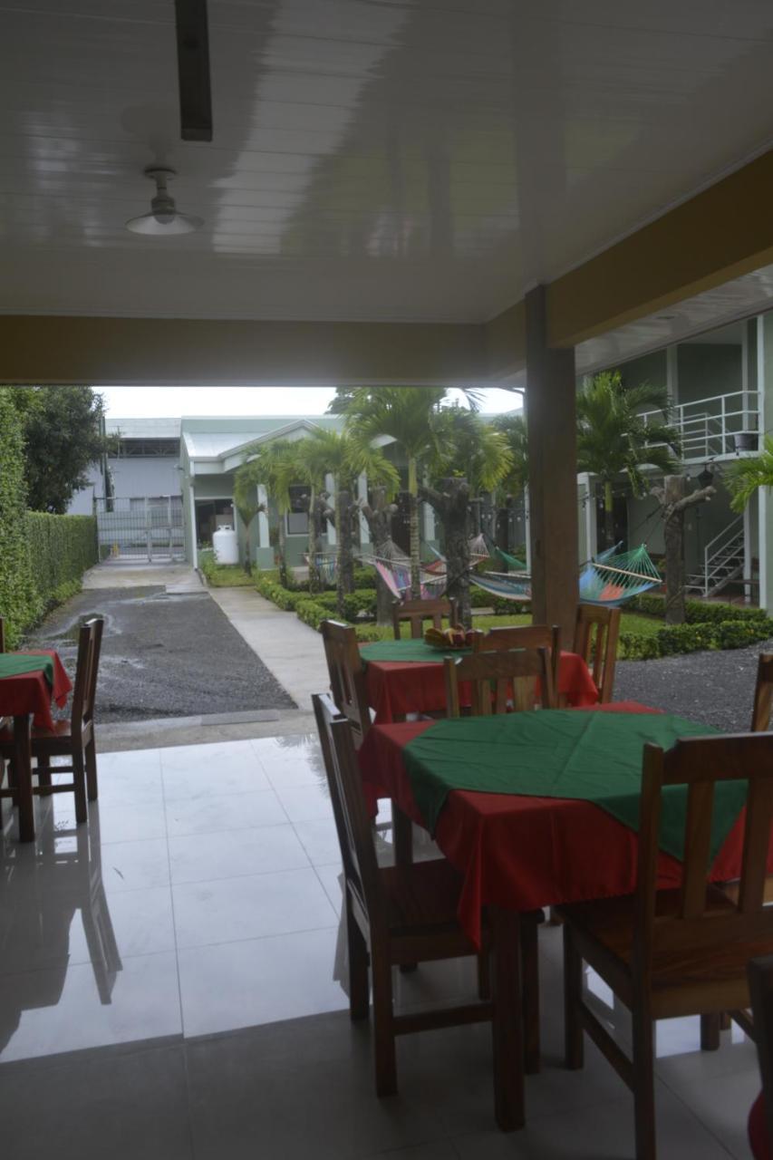 La Fortuna Backpackers Resort Экстерьер фото