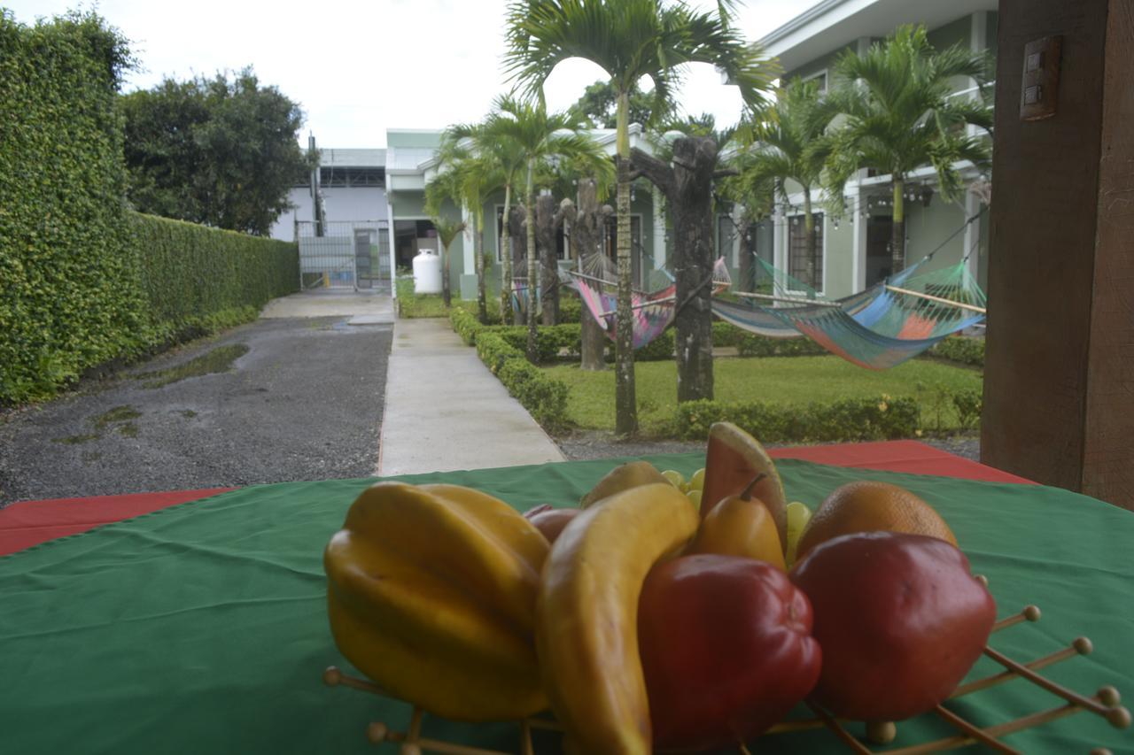 La Fortuna Backpackers Resort Экстерьер фото