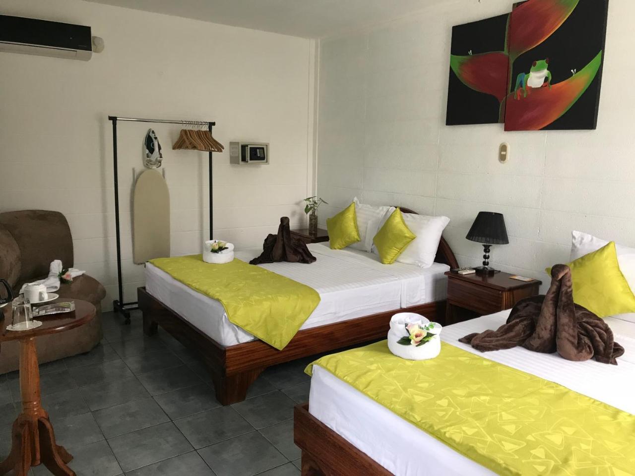 La Fortuna Backpackers Resort Экстерьер фото