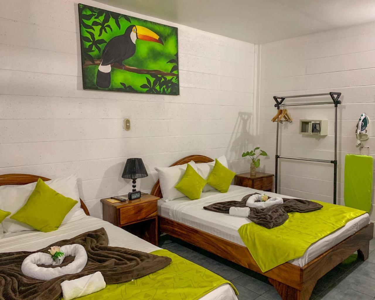 La Fortuna Backpackers Resort Экстерьер фото