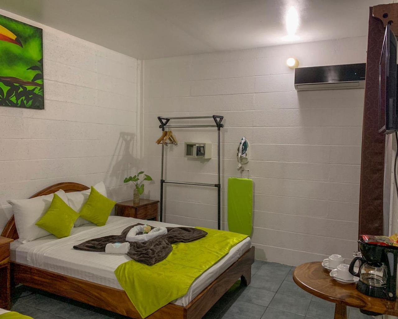 La Fortuna Backpackers Resort Экстерьер фото